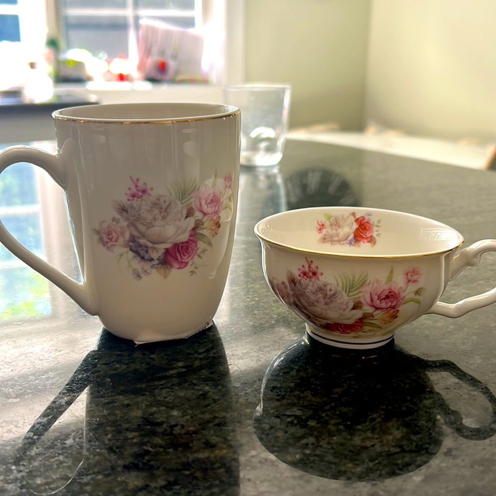 Porcelain tea/coffee set.